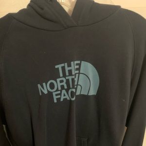 women’s north face hoodie fits size large